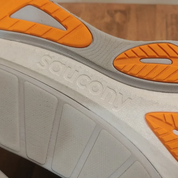 Saucony Hurricane 24 Men's Size 12.5 Like New Condition - Picture 16 of 16